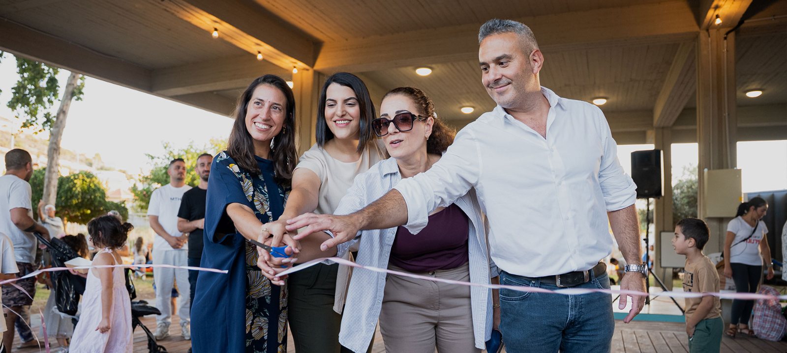 גזירת סרט לפתיחת מרחב ציבורי